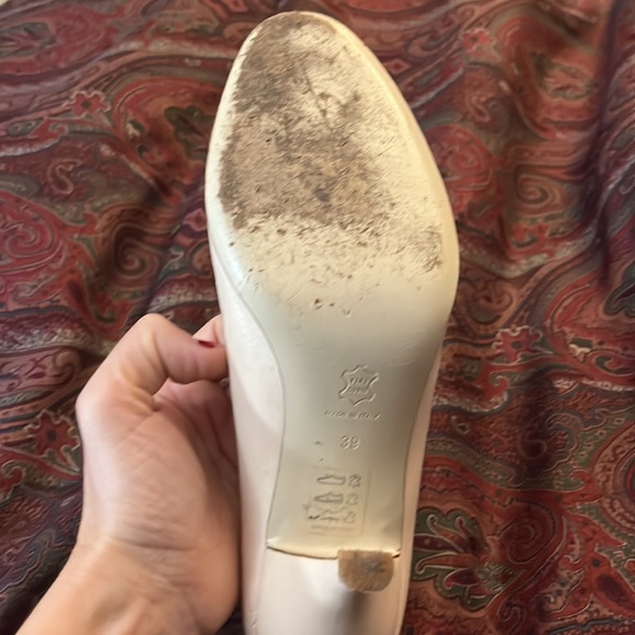 Karine Arabian Paris White leather shoes European 39 US 7 1/2. 3 inch heel - Picture 4 of 8